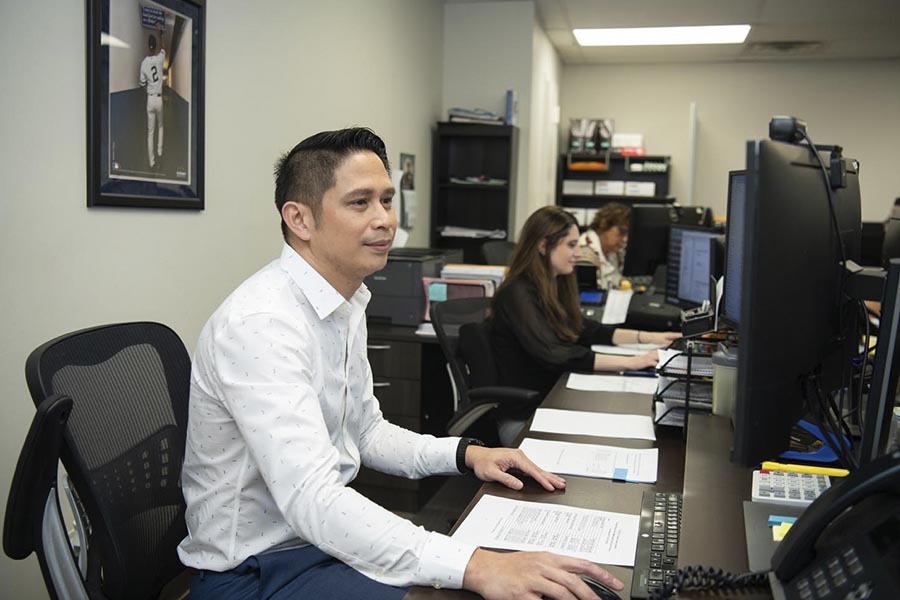 accounting professionals managing financial reporting and business accounting services for companies in Manhattan